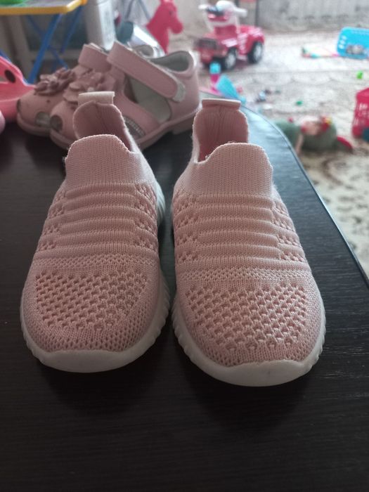 Продам разную обувь на  девочку