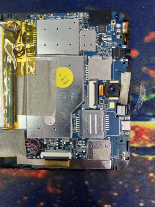 Продам планшет на запчасти