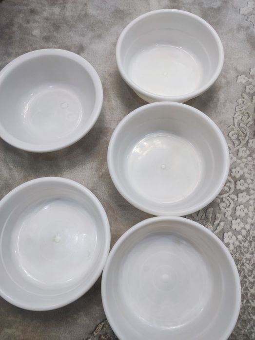 Пластиковые тазики для блюд