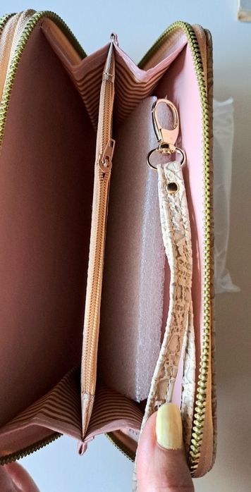 Нов! Дамски портфейл с много прегради и отделение с цип за монети