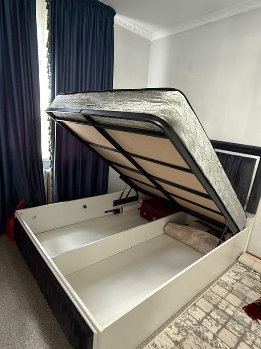 Спальный кровать