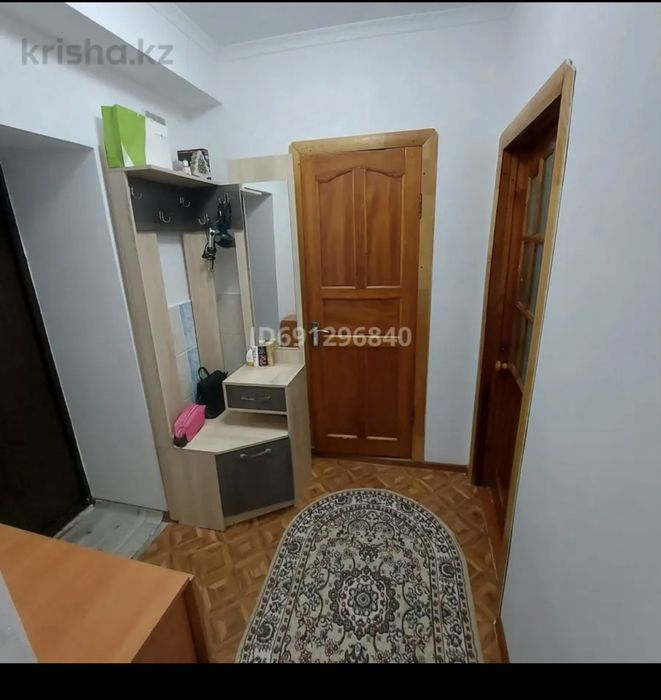 Продам двух комнатную квартиру .