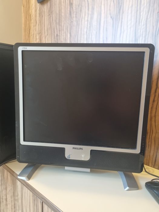 Настолен компютър с монитор Philips