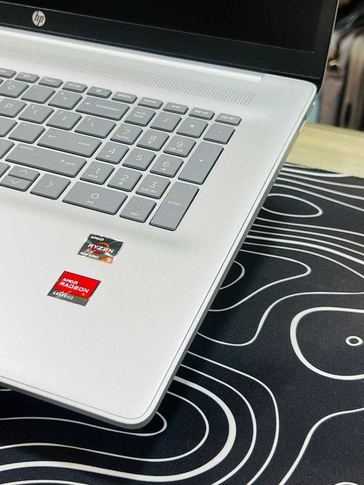 HP Laptop 17 AMD ryzen 5 7520U/8/512/Display 17'3 FHD IPS