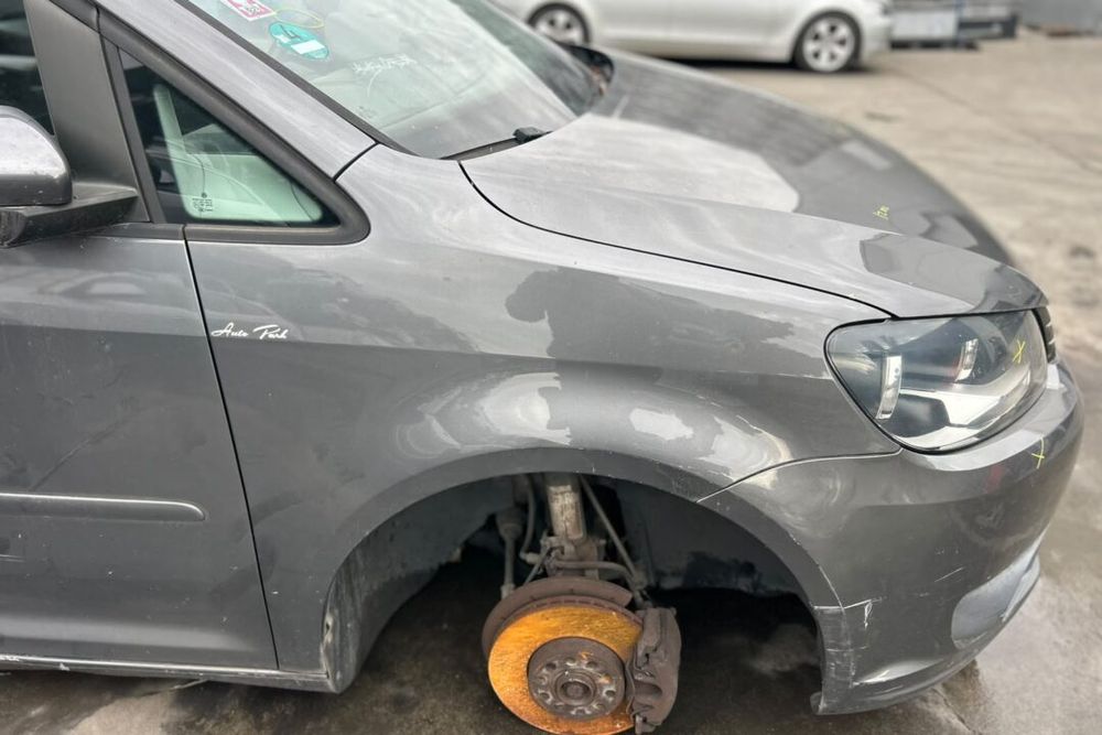 Aripa Stanga/Dreapta VW Touran - An 2012