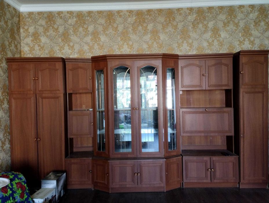 Zal uchun stenka, garnitur