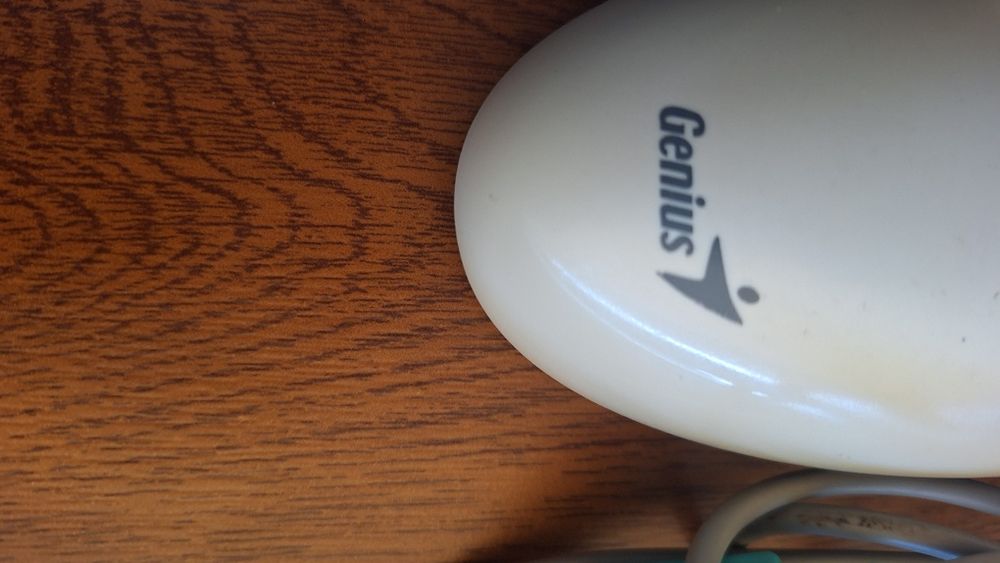 Продавам компютърни мишки 3 броя