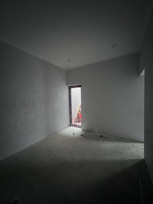 Nazarbek 4 xona+padval kadastor bor