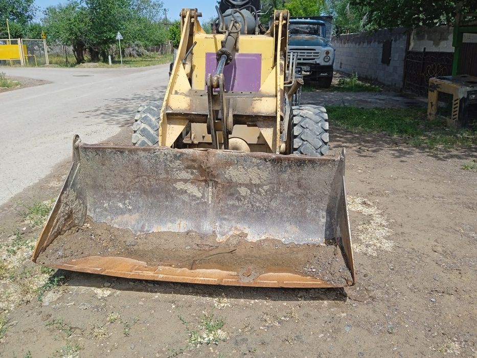 Погрузчик фронтальный