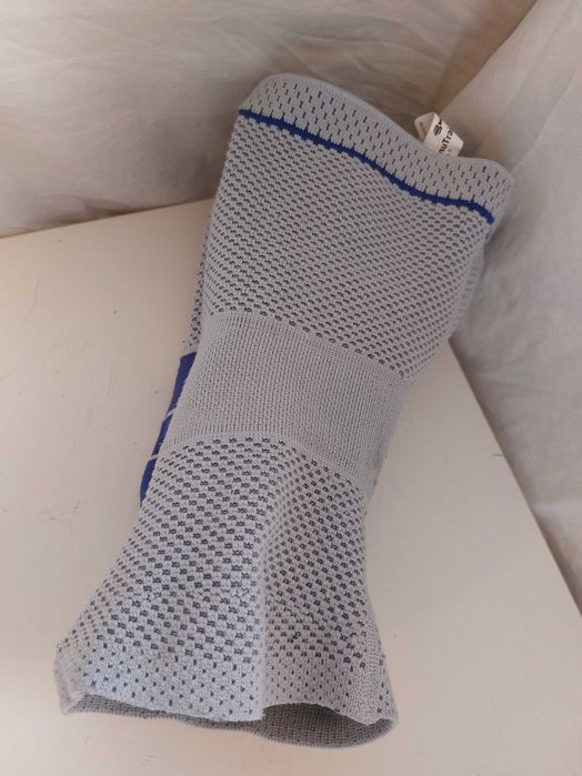 Orteza de genunchi Bauerfeind ,Marime 6,universal