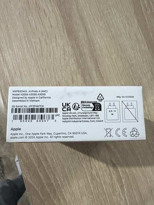 Vand casti airPods 4 cu ANC sigilate