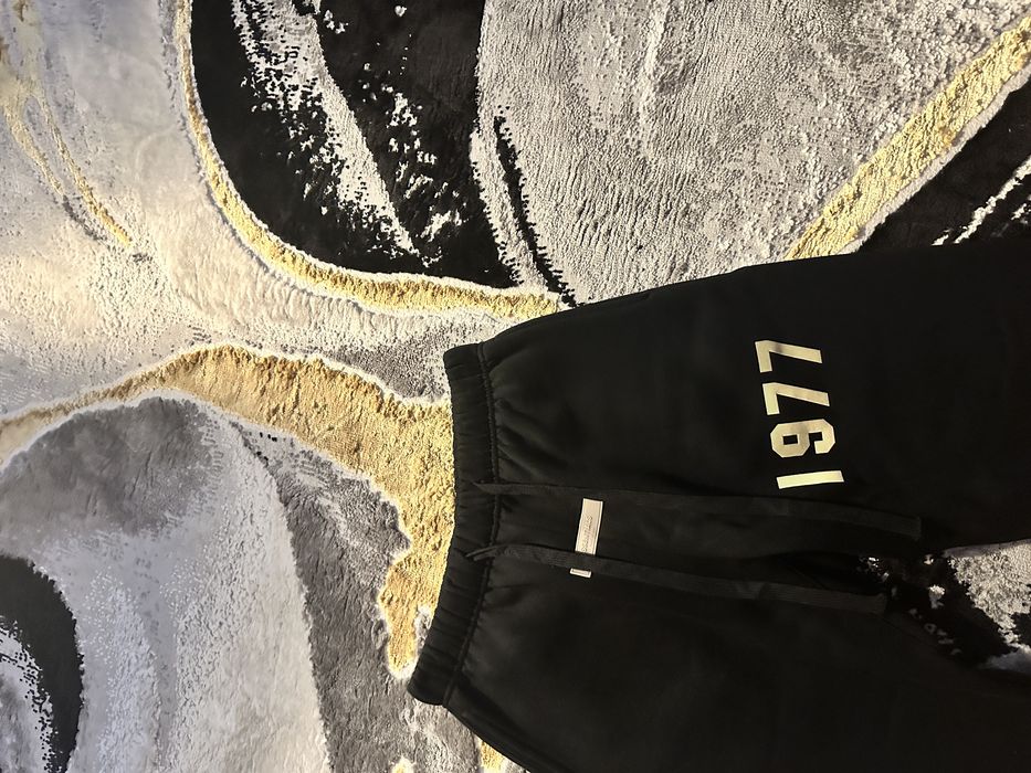Pantaloni Essentials