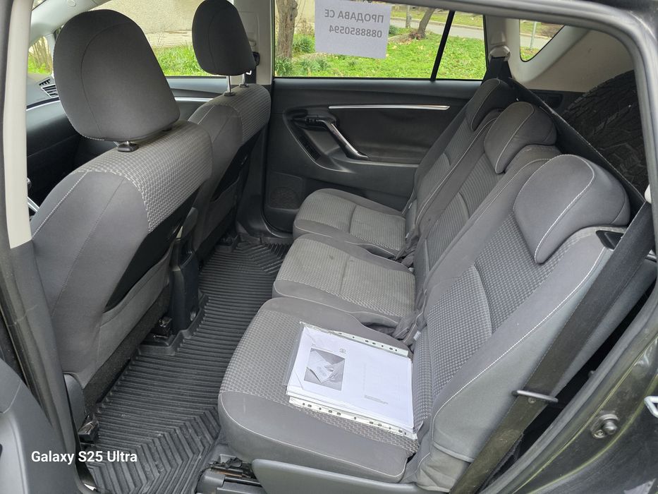 Продавам Тойота Версо