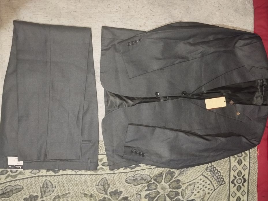 Продам материал,костюм ,платья дёшево