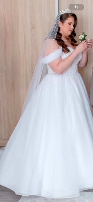 Vand rochie de mireasa tip printesa