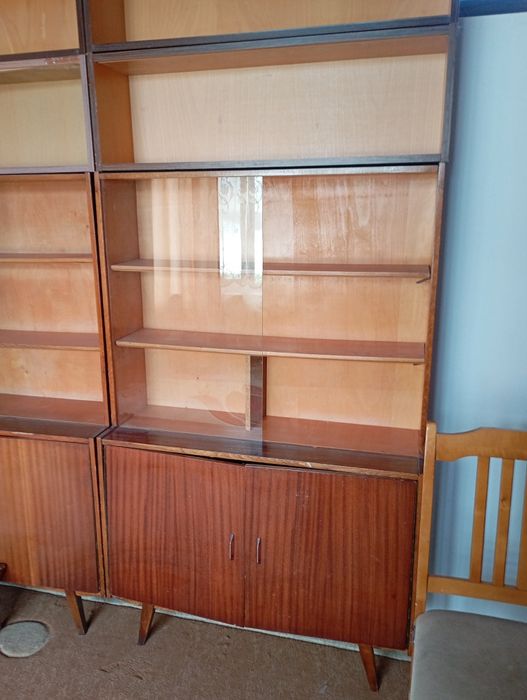 Книжный шкаф и полки