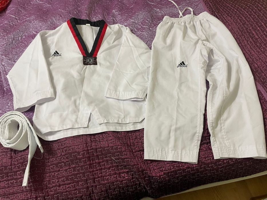 Кимоно форма таэквандо