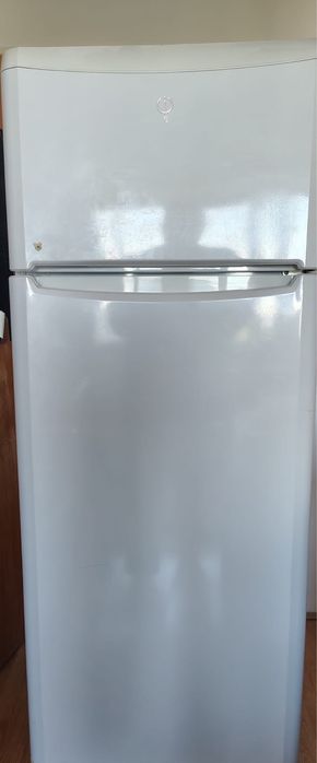Frigider Indesit TA5 FR, 2 usi, stare foarte buna