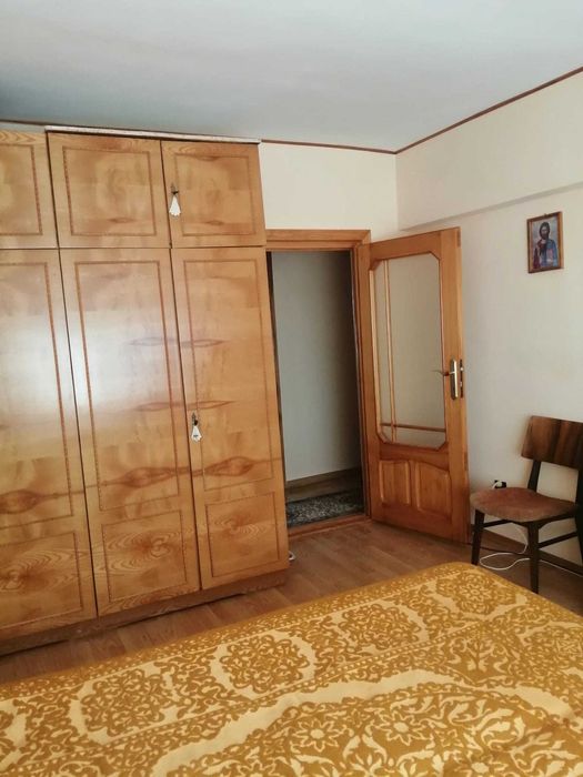 Vând ap. 3 cam. decomandat, central, suprafata generoasă, Brăila,