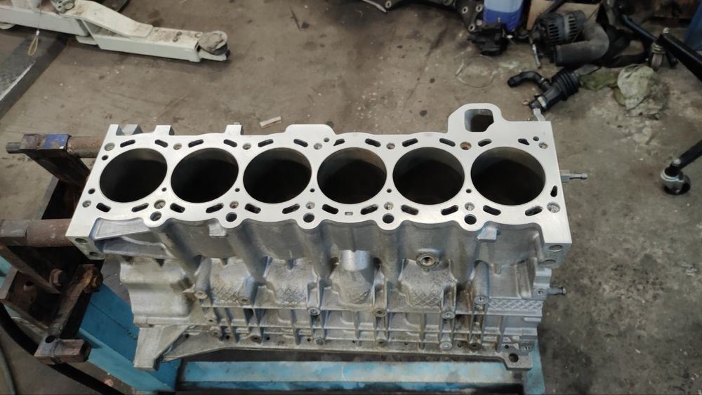 Двигател от БМВ е38 2.8i м52б28ТУ