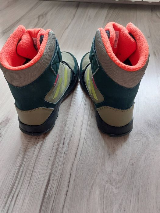 Продавам детски обувки Adidas Terrex Snow CF Rain Ready