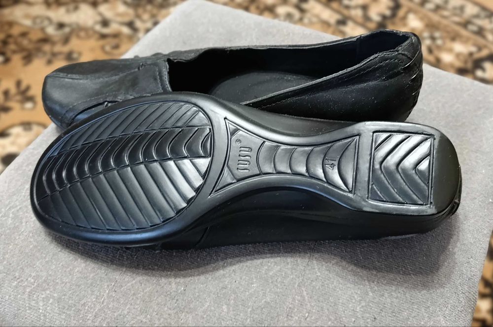 Женские туфли черного цвета