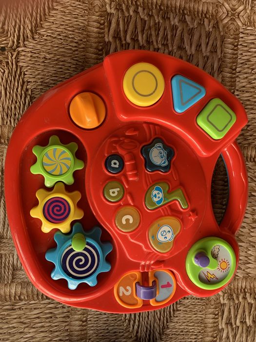 Музикална играчка за малко дете