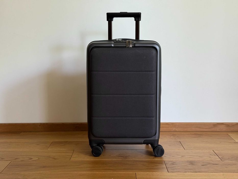 Кабинен куфар Xiaomi с вградени ключалки и отделение за лаптоп