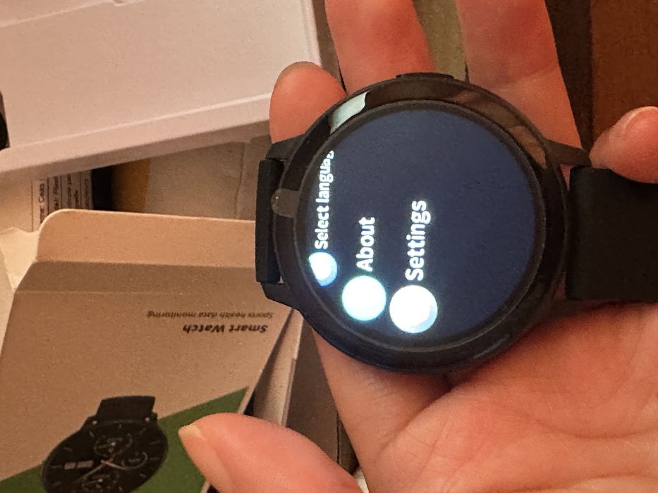 Smart watch cu cablu de încărcare