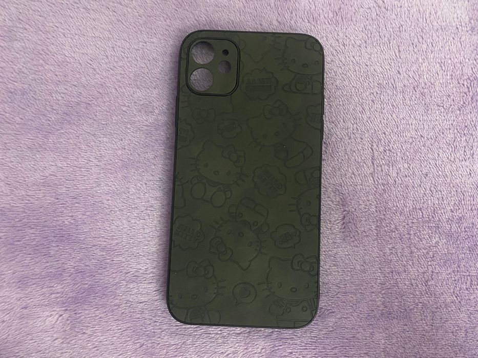 Продам чехлы на айфон 11