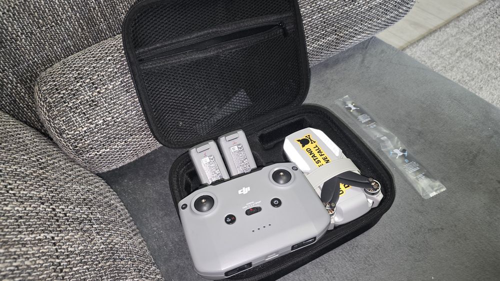 Dji mini 4k cu 2  Baterii,  geanta, card , pachet complet