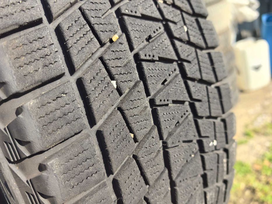 225/65/17 Бриджстоун ДОТ 2013 г