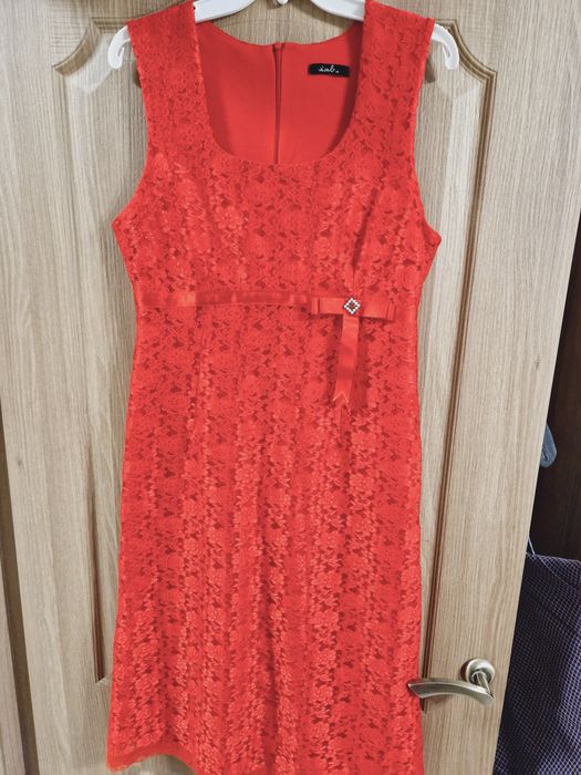 Платье  нарядное красное