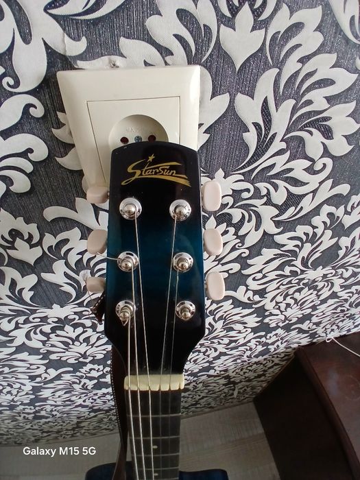 Гитара зеленный срочно продам