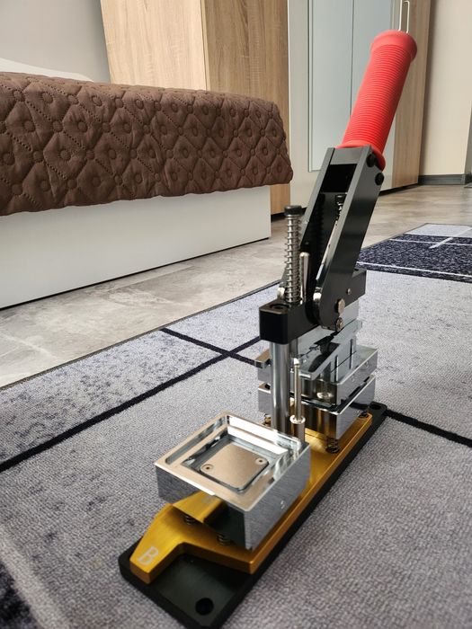 Комплект за персонализирани магнити 5x5 см + щанцова машина