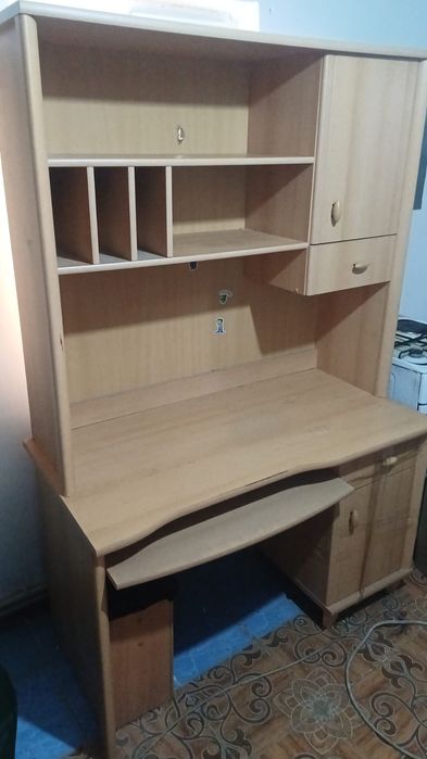 Продам компьютерный стол