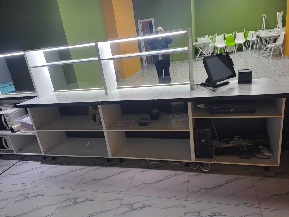 Продам выставочный прилавок раздаточный