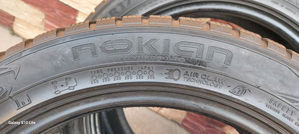 Продам зимние шины 215/50/R17