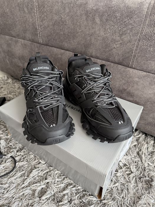 Balenciaga track noi full box