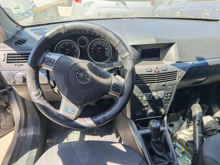 Opel Astra 1.7 CDTI 101k. На части