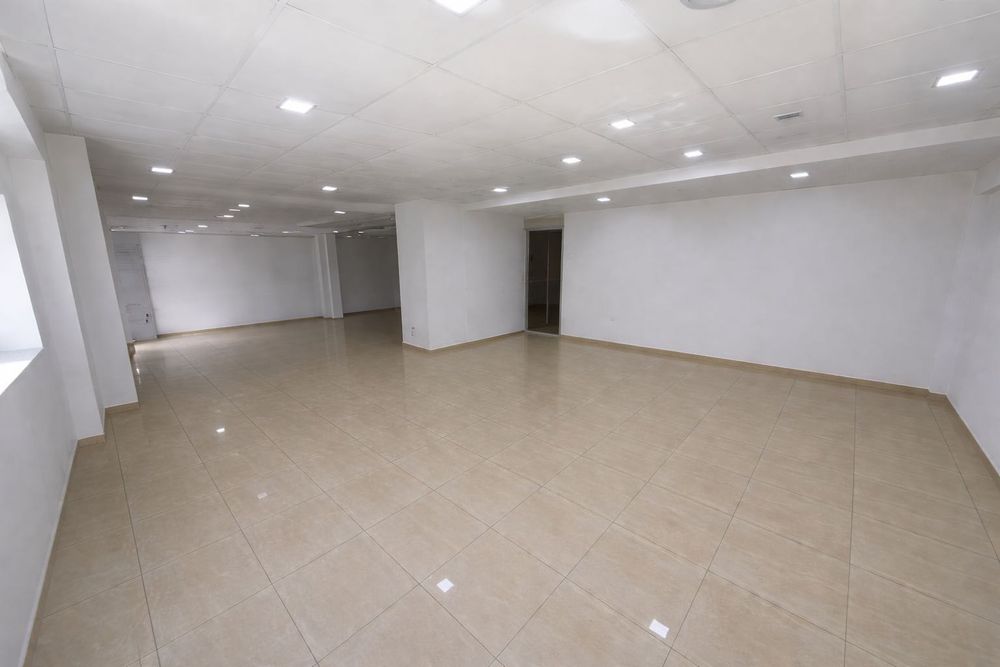 Inchiriez spatiu comercial