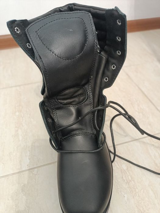 Ботинки на высоких берцах (берцы)