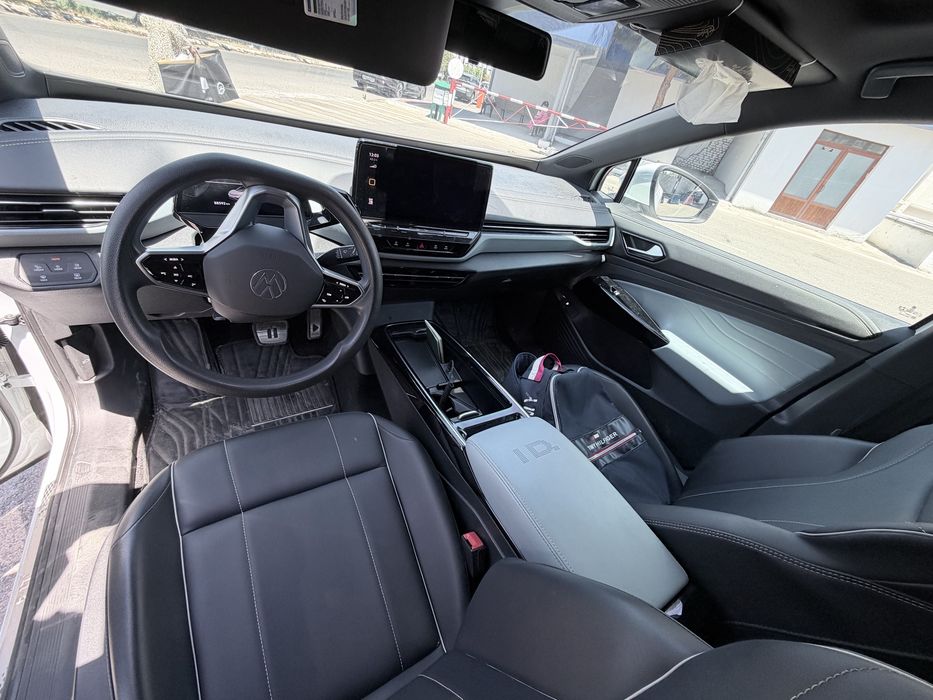 Volkswagen ID 4 crozx pure+ sotiladi