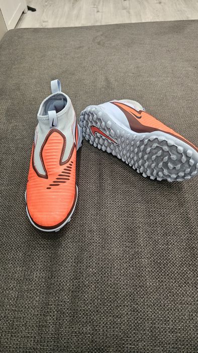 Деттск футболни обувки-Nike и Adidas