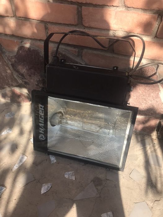 Прожектор большой, мощный