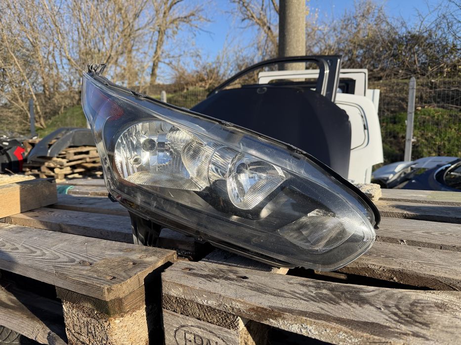 Фар Ford Transit Connect