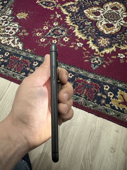 Айфон 11 продам в отличьном состояний