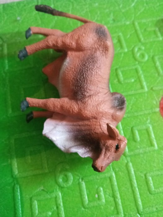 Реалистичные игрушки животные