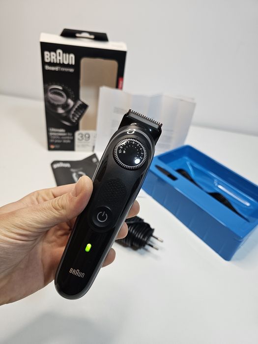 Aparat reincarcabil de tuns barba si parul - BRAUN 5042