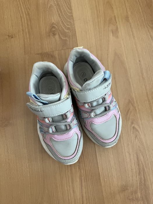 Кроссовки детские